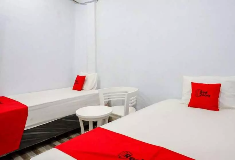 Hotelli Reddoorz Plus At Hawai Inn Near Mall Of Panakukang