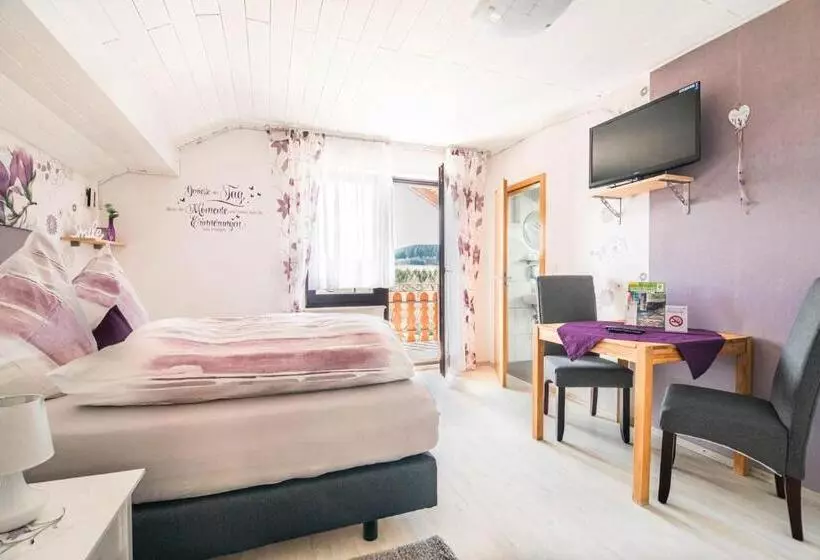 Majatalo Landhaus Heimisch Bed & Breakfast