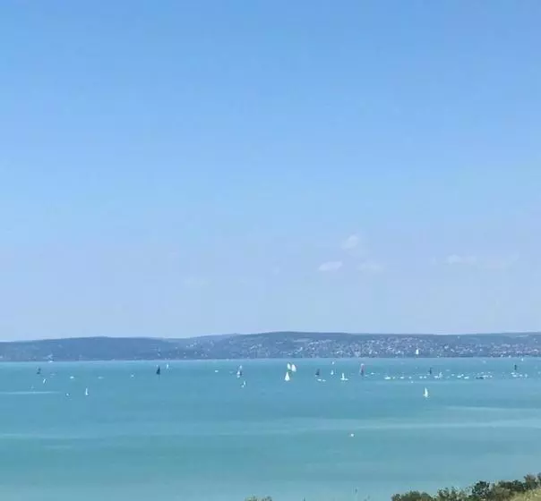 ペンション Szilvia Ház Balatonakarattya