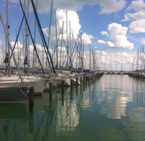 ペンション Szilvia Ház Balatonakarattya