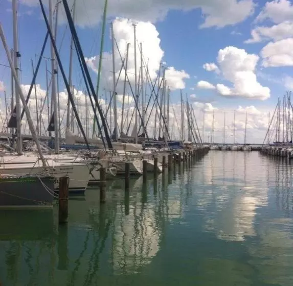 ペンション Szilvia Ház Balatonakarattya