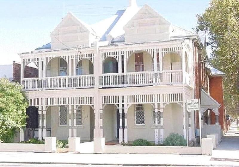 ユースホステル Northlodge Central City Apartments