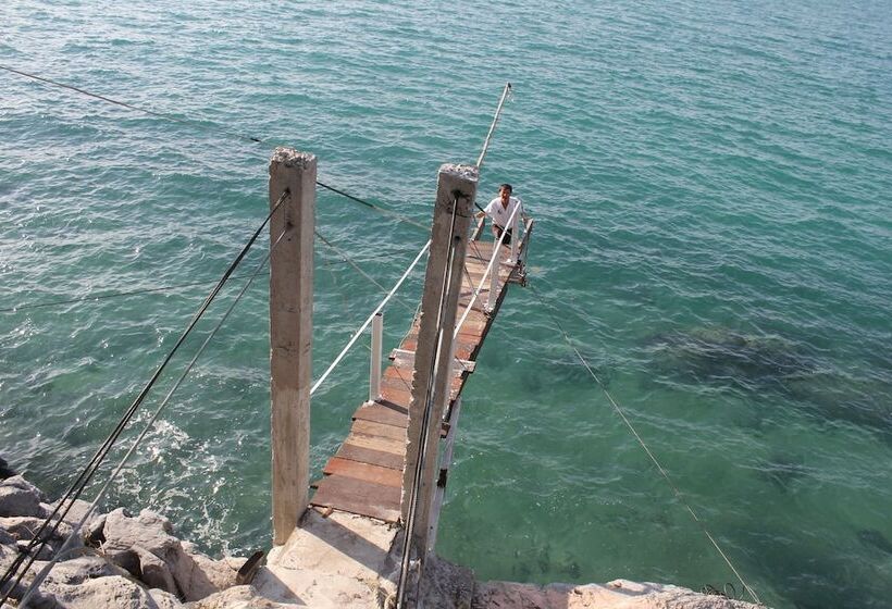 هتل Koh Sichang Unseen