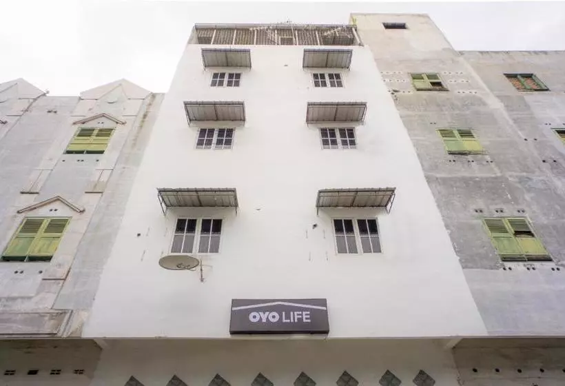 ホテル Oyo Life 2366 Gatsu Kost