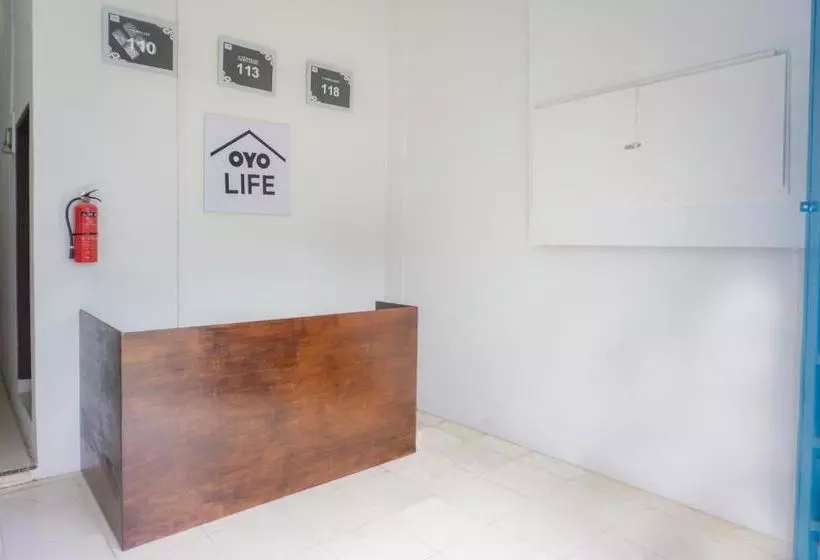 ホテル Oyo Life 2366 Gatsu Kost