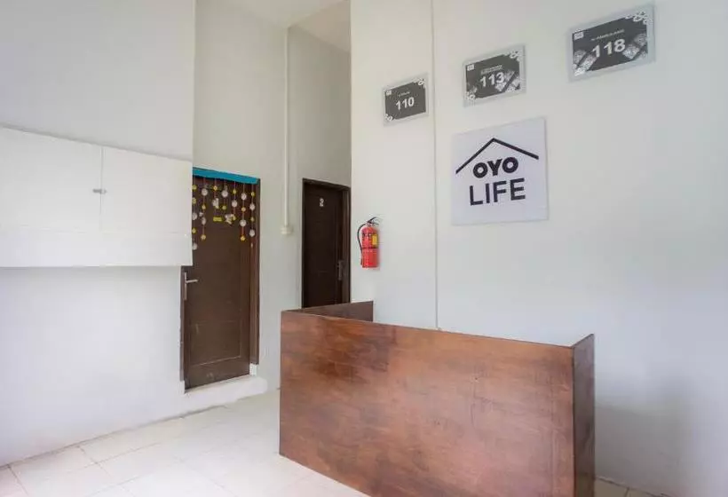 ホテル Oyo Life 2366 Gatsu Kost