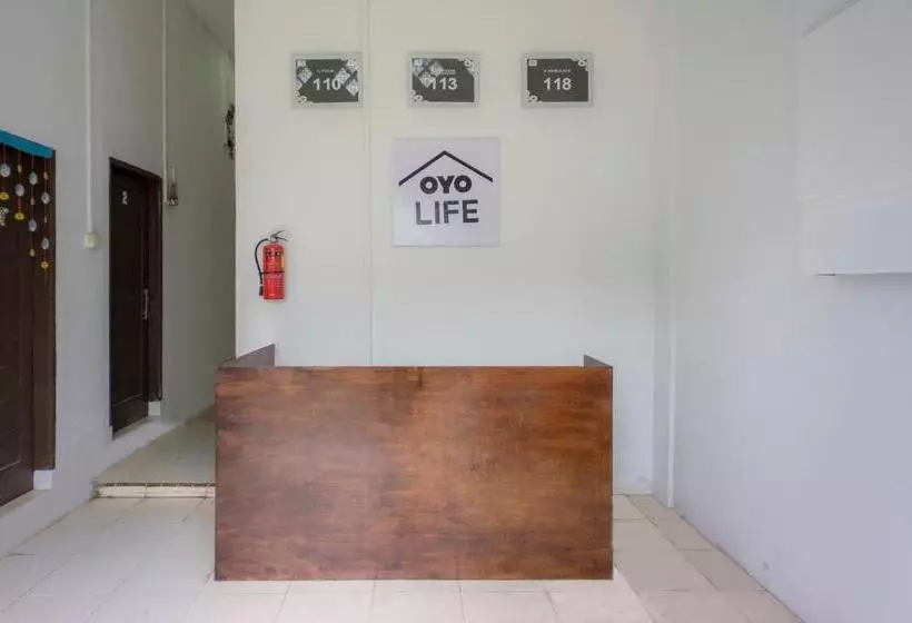 ホテル Oyo Life 2366 Gatsu Kost