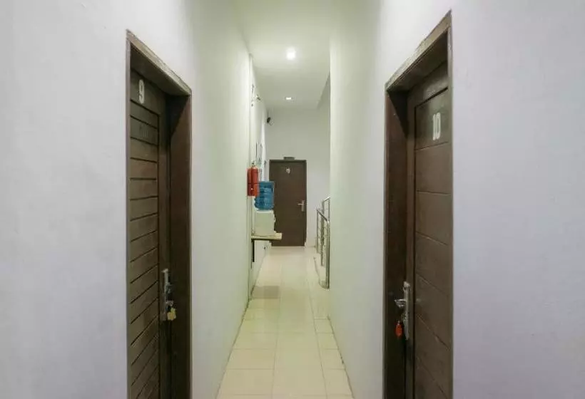 ホテル Oyo Life 2366 Gatsu Kost