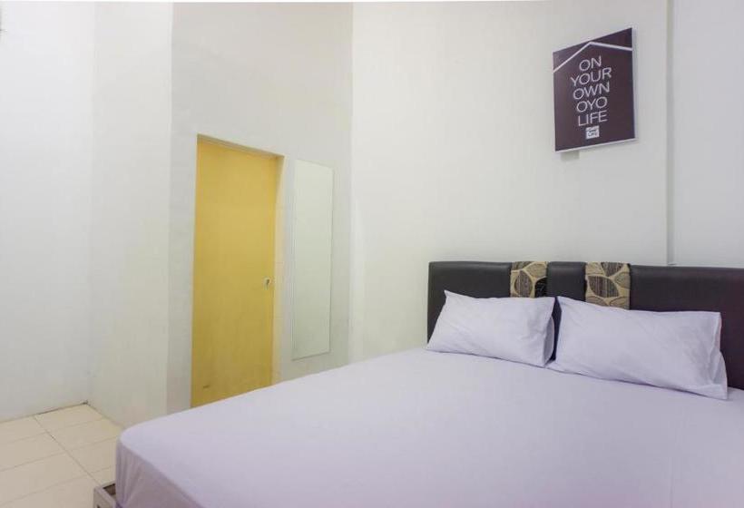 هتل Oyo Life 2366 Gatsu Kost
