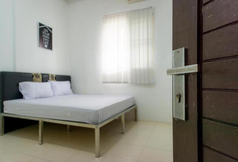 هتل Oyo Life 2366 Gatsu Kost