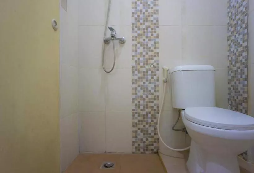 ホテル Oyo Life 2366 Gatsu Kost