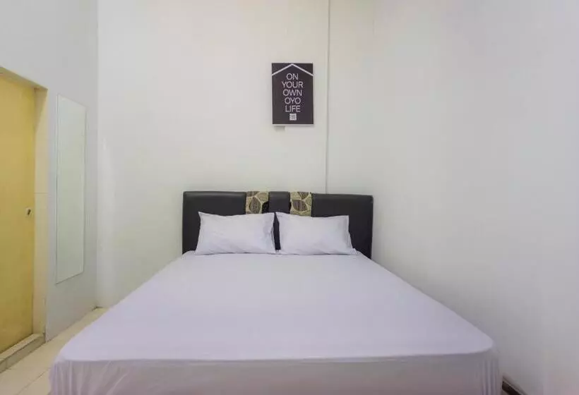 ホテル Oyo Life 2366 Gatsu Kost