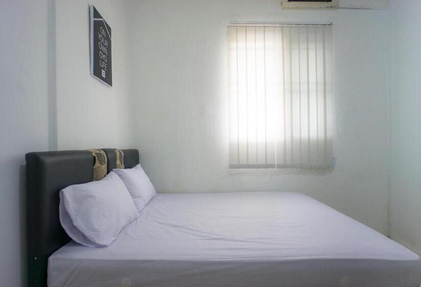 هتل Oyo Life 2366 Gatsu Kost