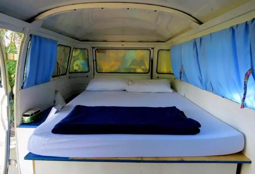 Kombi Hostel Camping