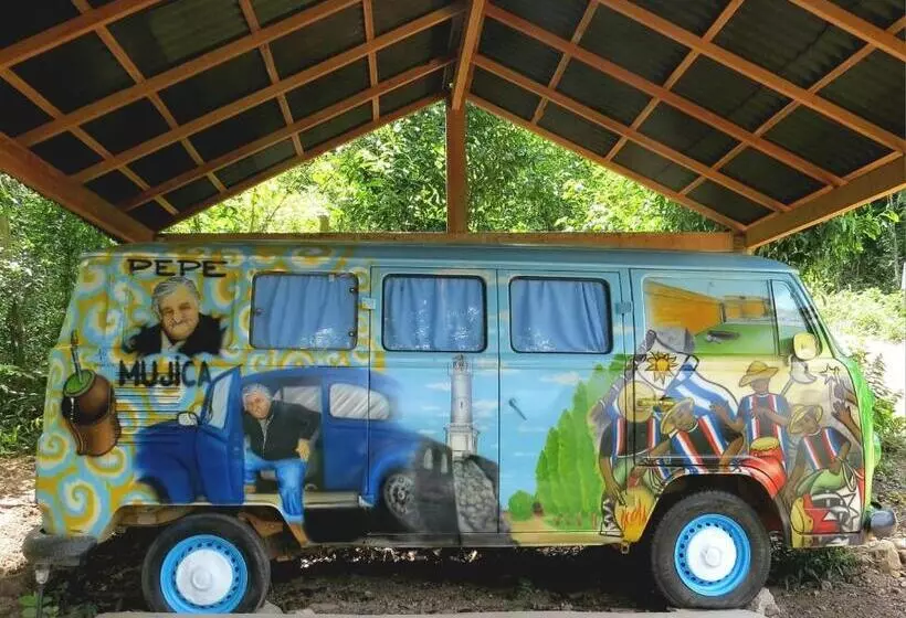 Kombi Hostel Camping