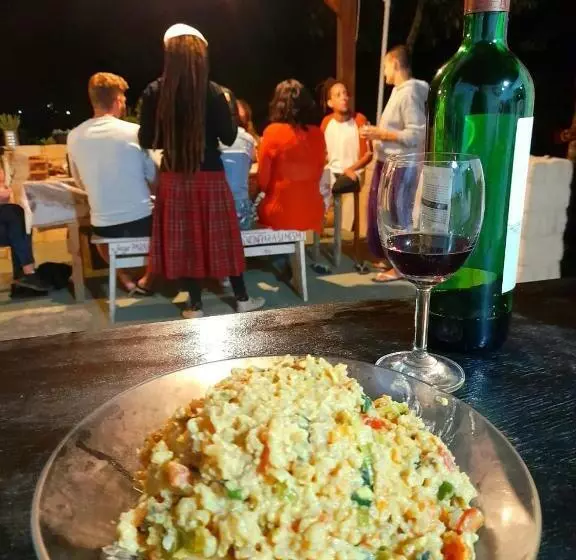 Kombi Hostel Camping