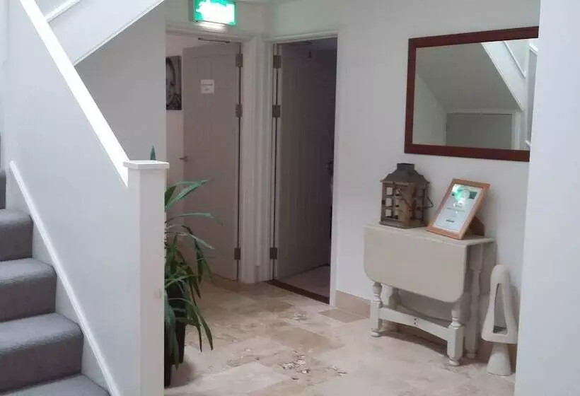 Tirah Bed And Breakfast