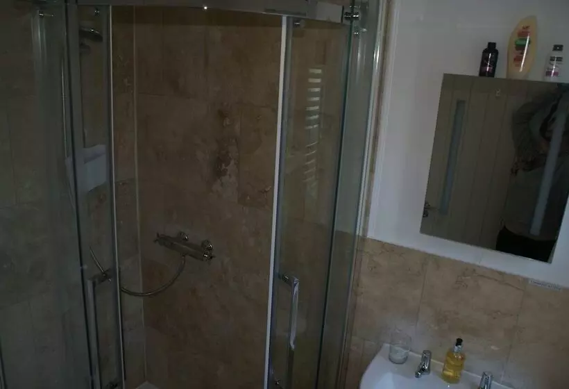 Tirah Bed And Breakfast