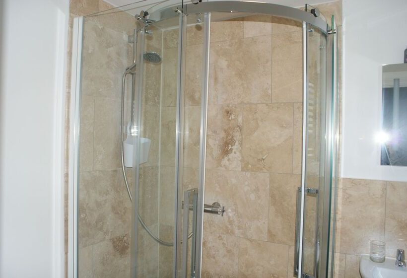 Tirah Bed And Breakfast