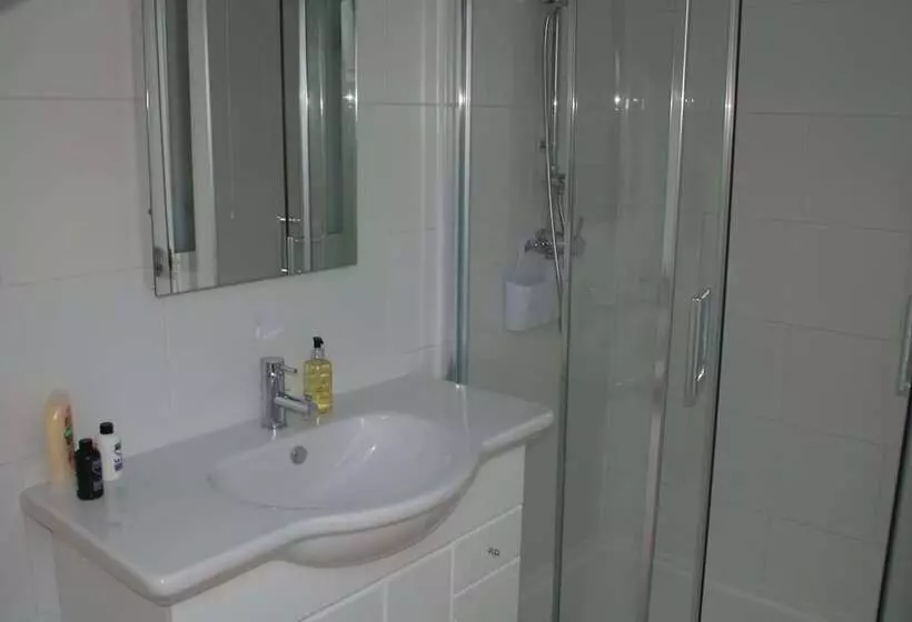 Tirah Bed And Breakfast