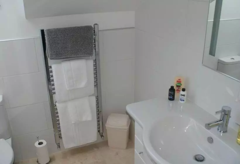 Tirah Bed And Breakfast