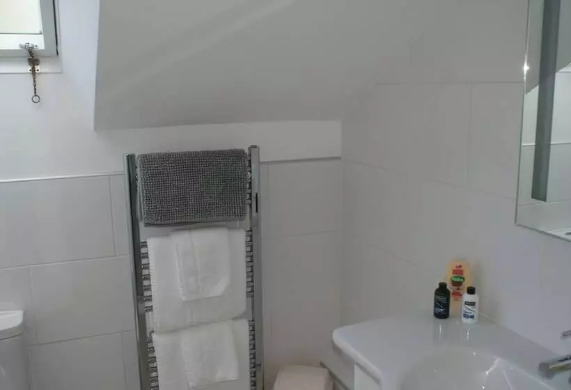 Tirah Bed And Breakfast