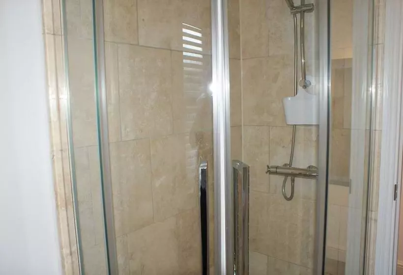 Tirah Bed And Breakfast