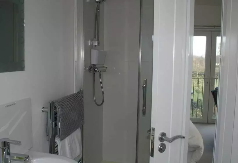 Tirah Bed And Breakfast