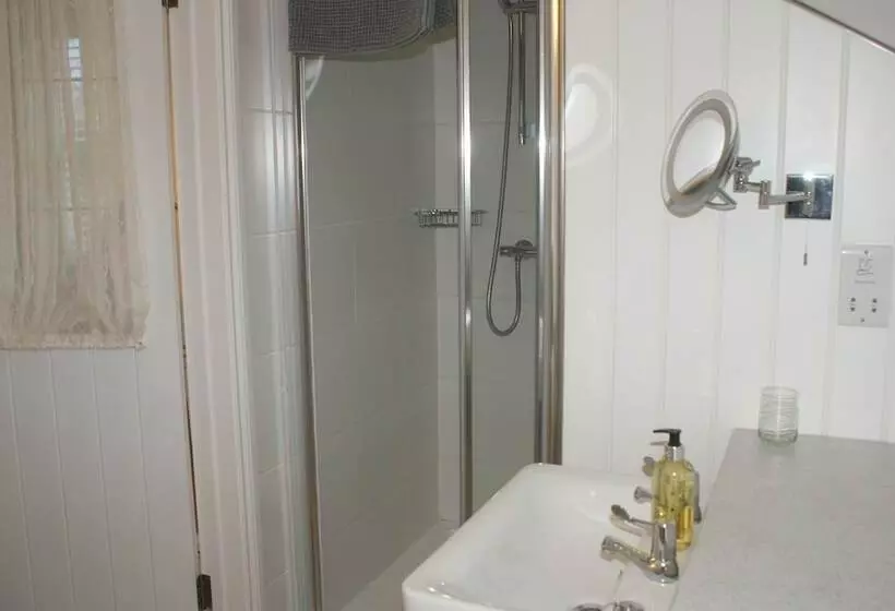 Tirah Bed And Breakfast