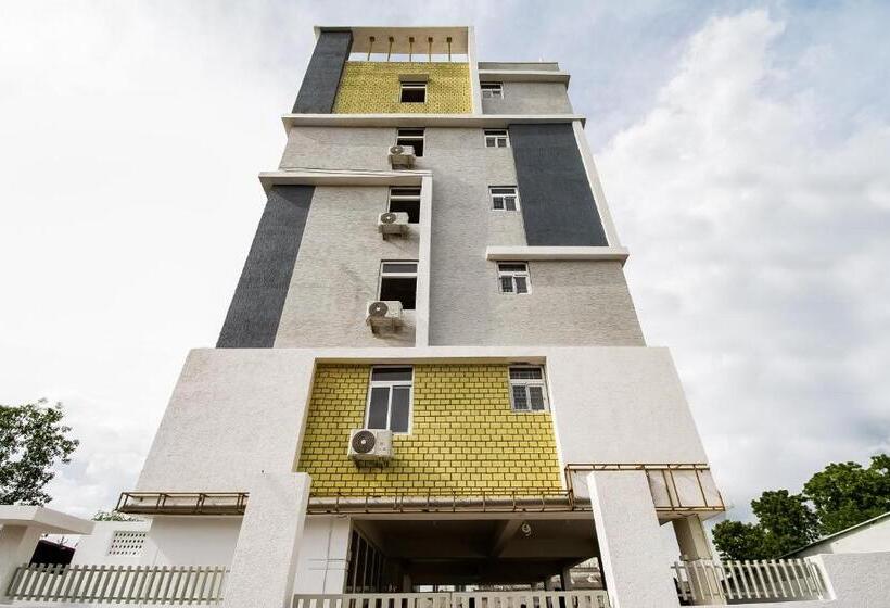 בית מלון כפרי Oyo 40630 Sriman Inn