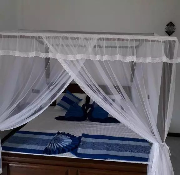 تختخواب و صبحانه The Wave's Guest House