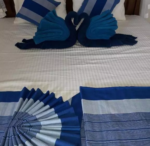 تختخواب و صبحانه The Wave's Guest House