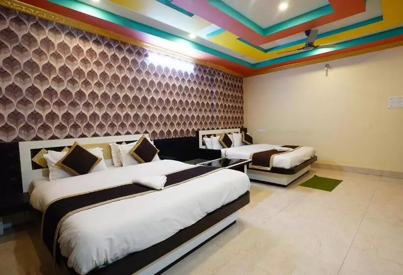 ホテル Tirupati Lodge Njp