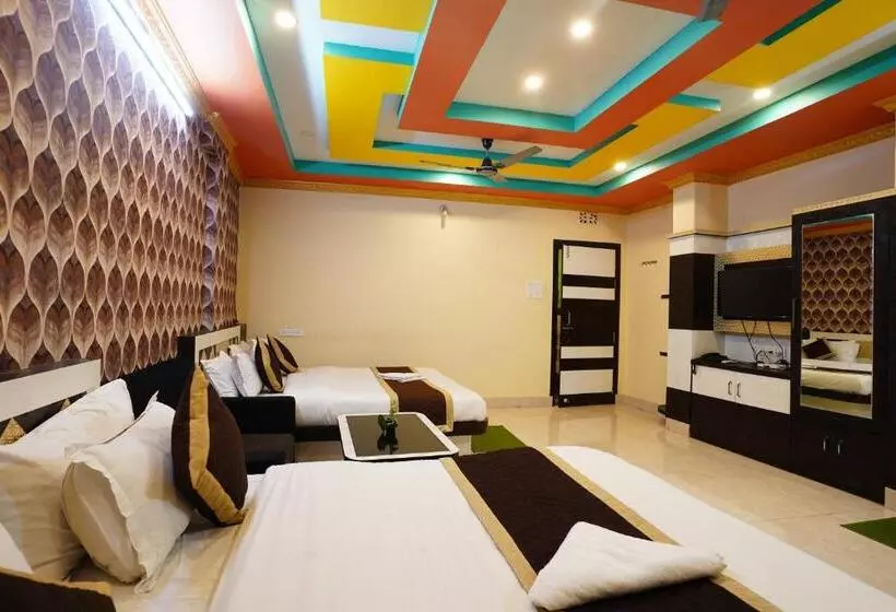 ホテル Tirupati Lodge Njp