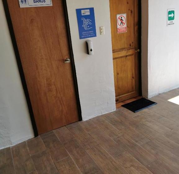 هاستل Hostal Luna Del Mar 840b