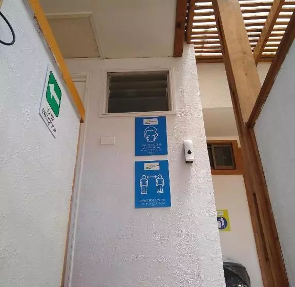 ユースホステル Hostal Luna Del Mar 840b