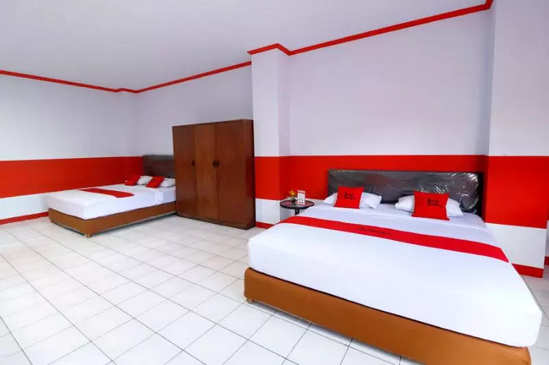 ペンション Reddoorz Plus @ Samratulangi Manado