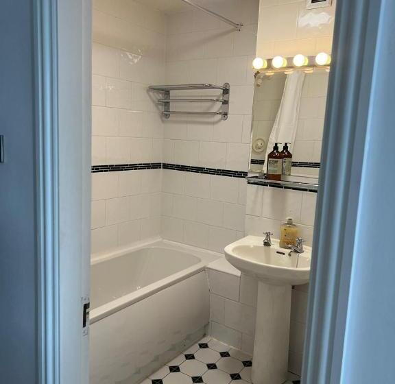 בית מלון כפרי Abbey Lane