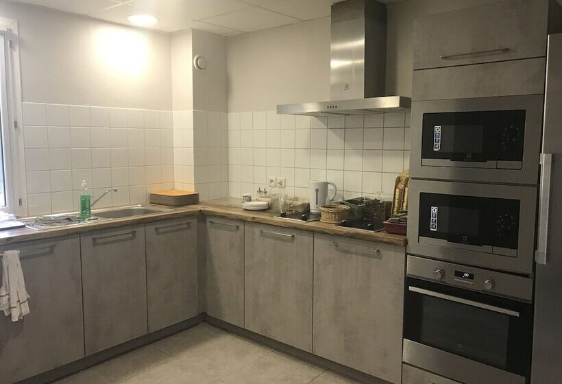 فندق Hôtel Grenoble Voreppe