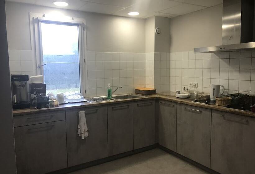 فندق Hôtel Grenoble Voreppe