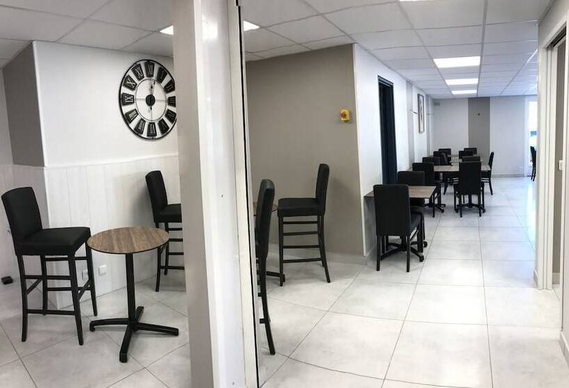 فندق Hôtel Grenoble Voreppe