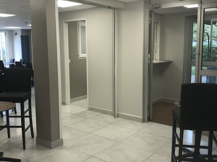 فندق Hôtel Grenoble Voreppe