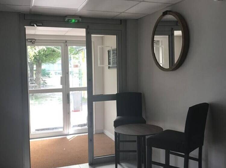 فندق Hôtel Grenoble Voreppe