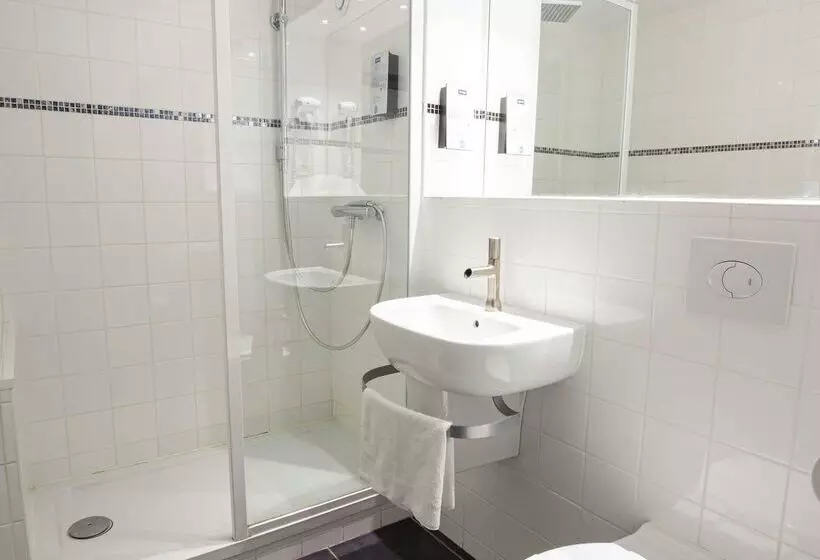 בית מלון כפרי Kyriad Bellegarde  Genève