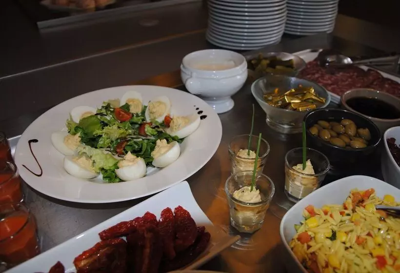 בית מלון כפרי Kyriad Bellegarde  Genève