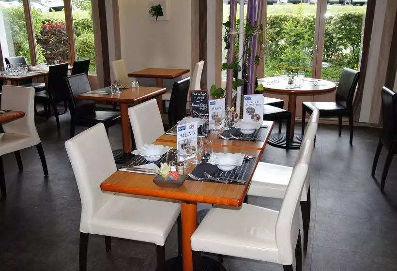 בית מלון כפרי Kyriad Bellegarde  Genève