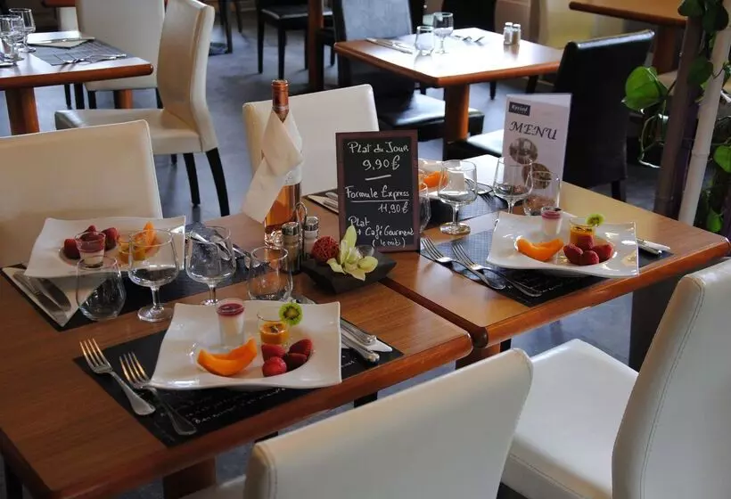 בית מלון כפרי Kyriad Bellegarde  Genève