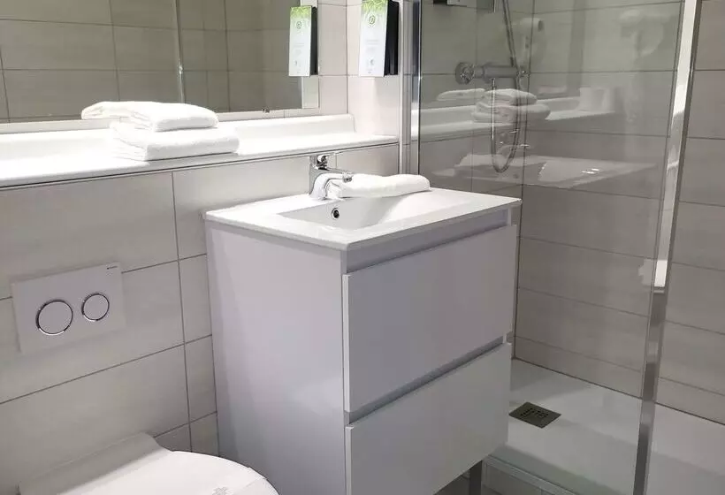 בית מלון כפרי Kyriad Bellegarde  Genève