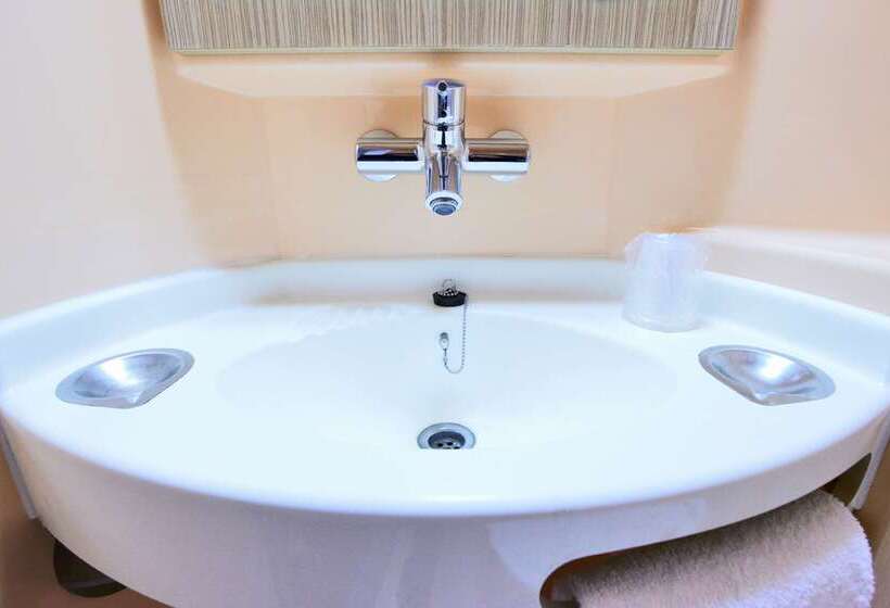 هتل Premiere Classe Paris Ouest Nanterre La Defense