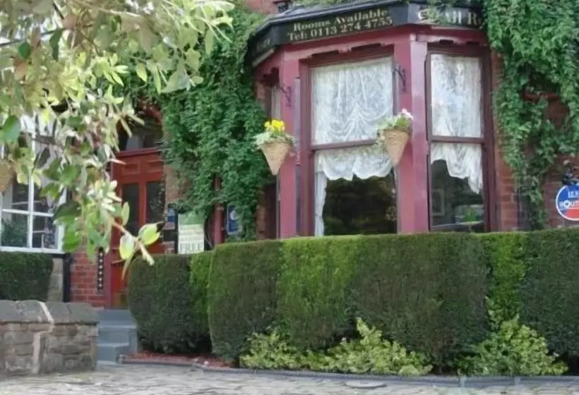 בית מלון כפרי The Butlers